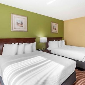 Queen Room Two Queen Beds Tub Accessible or Non-Smoking
